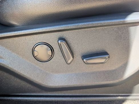 Used 2025 Ford F250 Lariat w/ Chrome Package image 25