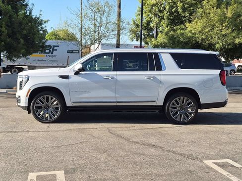 New 2026 GMC Yukon XL Denali Ultimate AWD/4WD image 8