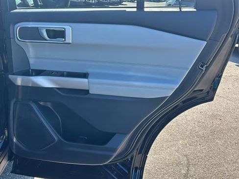 Used 2022 Ford Explorer XLT w/ Equipment Group 202A image 12