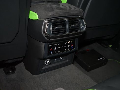 Used 2022 Lamborghini Urus AWD/4WD image 23
