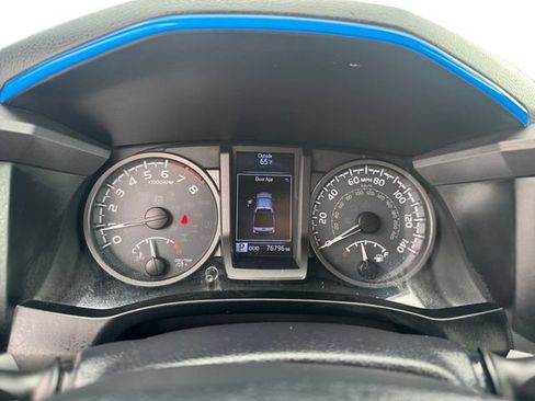 Used 2017 Toyota Tacoma TRD Sport w/ Tow Package (A/T) AWD/4WD image 14