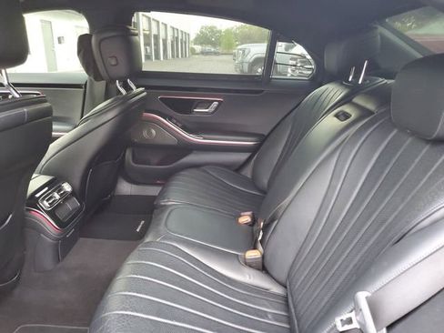 Used 2022 Mercedes-Benz S 500 4MATIC w/ AMG Line Package image 10
