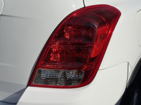 Used 2022 Chevrolet Trax LS AWD/4WD image 11