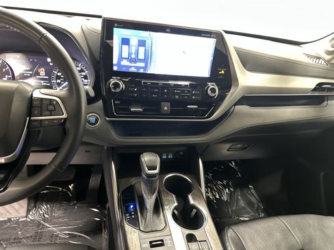 Used 2022 Toyota Highlander Platinum AWD/4WD image 30