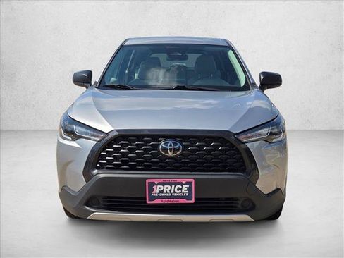 Used 2024 Toyota Corolla Cross L FWD image 2