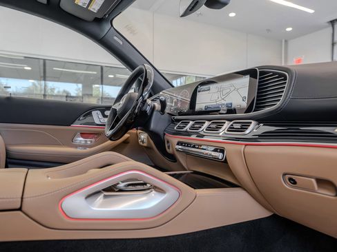 New 2025 Mercedes-Benz GLS 580 4MATIC image 18