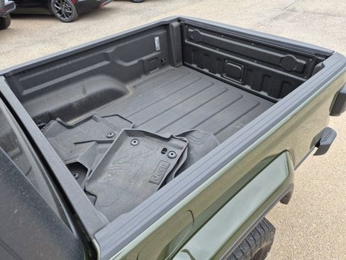 Used 2022 Jeep Gladiator Willys AWD/4WD image 9