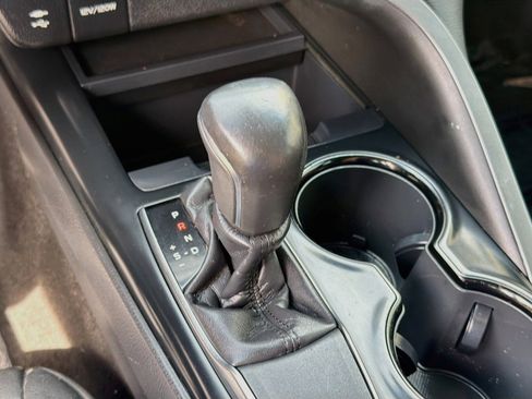 Used 2019 Toyota Camry SE FWD image 13