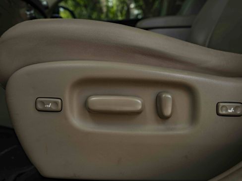 Used 2012 Toyota Highlander Limited FWD image 40