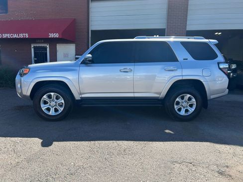 Used 2014 Toyota 4Runner SR5 Premium image 2