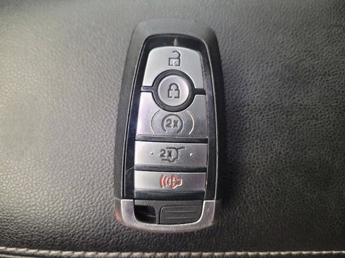 Used 2022 Ford Escape SEL image 32