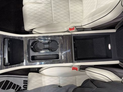 Used 2018 Lincoln Continental Black Label image 24