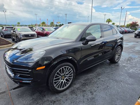 Used 2022 Porsche Cayenne AWD/4WD image 1