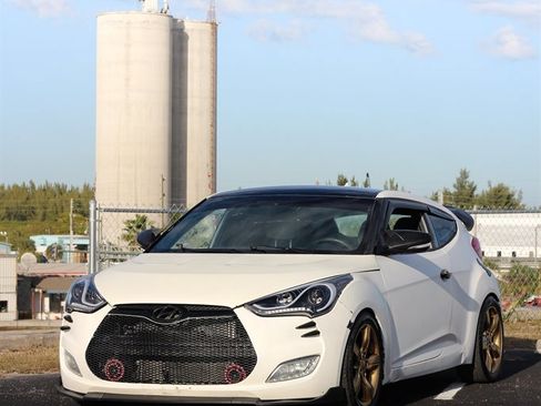 Used 2012 Hyundai Veloster image 1