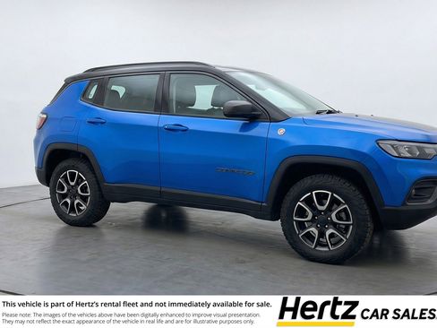 Used 2025 Jeep Compass Trailhawk AWD/4WD image 1