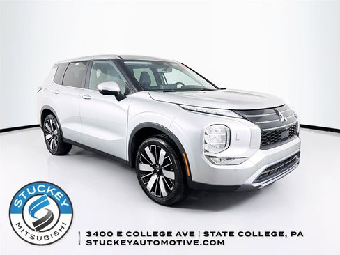 Used 2025 Mitsubishi Outlander SE AWD/4WD image 1