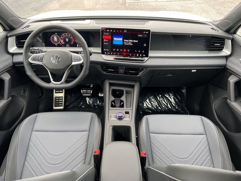 New 2026 Volkswagen Tiguan SE R-Line image 25