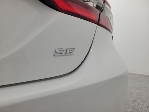 Certified 2024 Toyota Camry SE FWD image 9