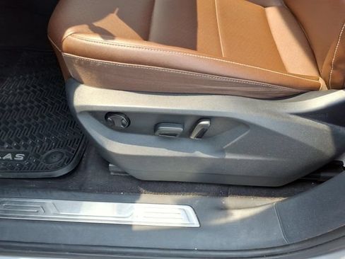 Used 2023 Volkswagen Atlas SE w/ Panoramic Sunroof Package AWD/4WD image 5