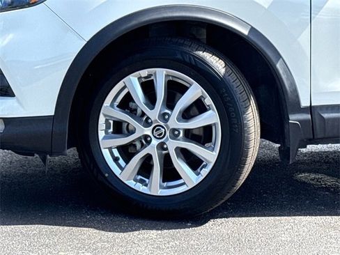 Certified 2021 Nissan Rogue Sport SV image 47