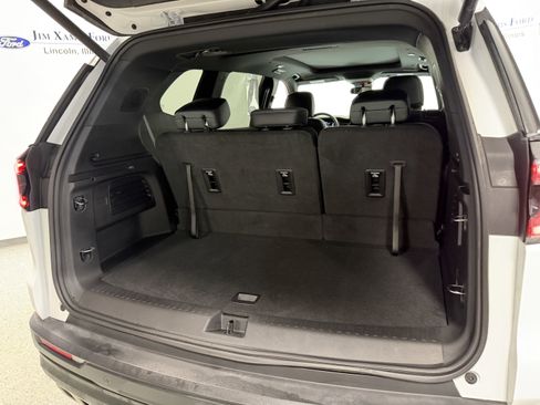 Used 2025 GMC Acadia AT4 w/ Luxury Package image 30