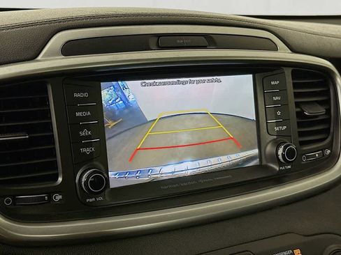 Used 2019 Kia Sorento SX image 29