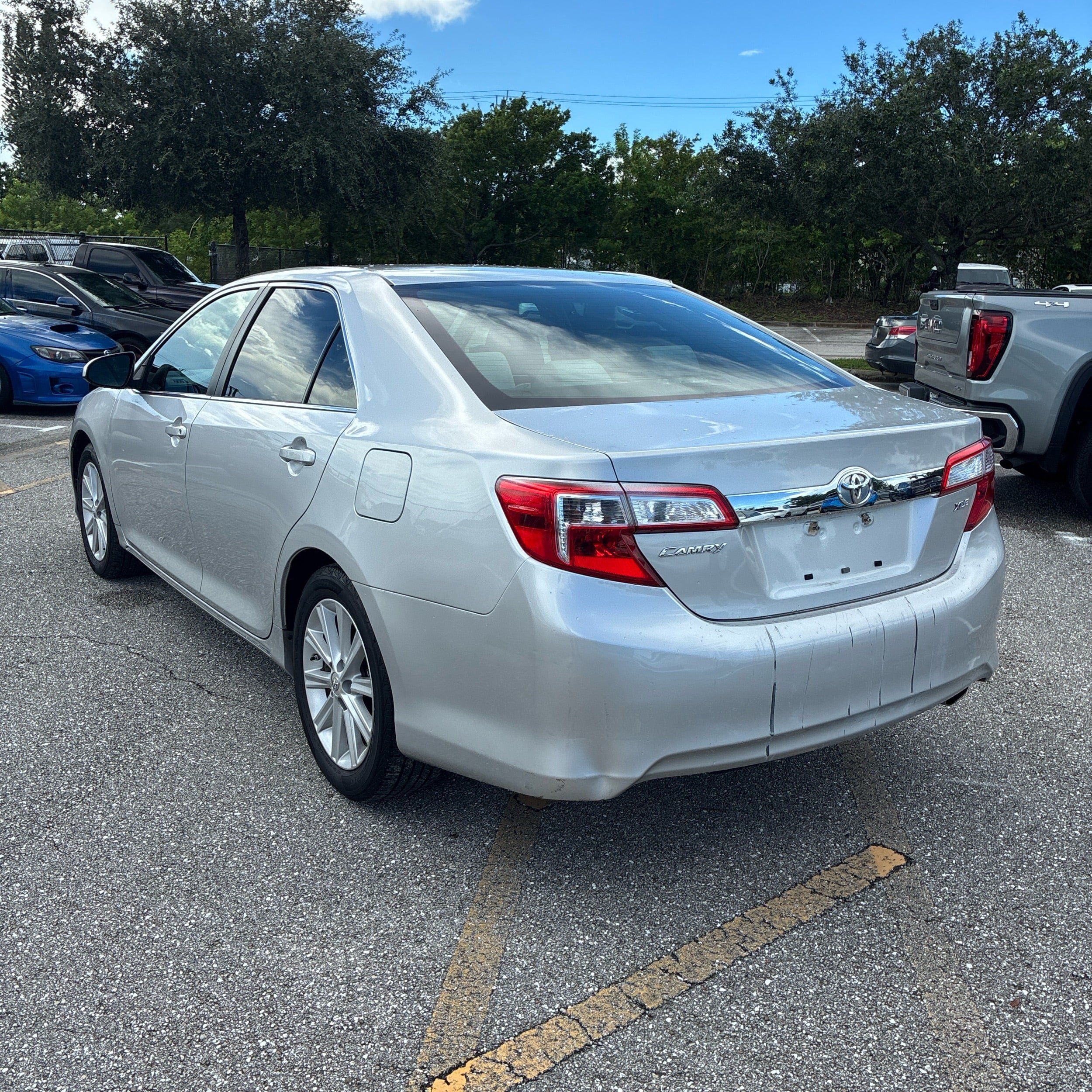 Used 2013 Toyota Camry XLE FWD image 5