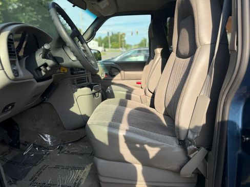 Used 2002 Chevrolet Astro RWD image 16