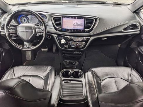 Certified 2021 Chrysler Pacifica Touring-L w/ S Appearance Package image 12