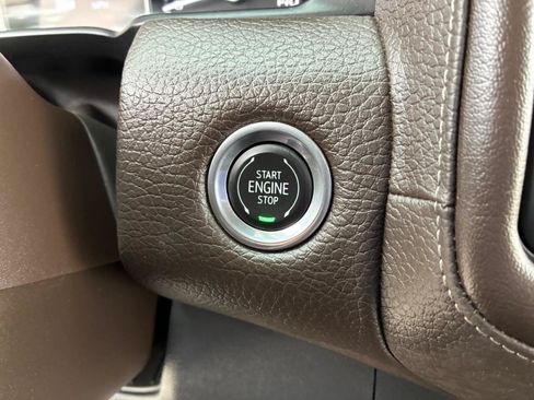 Used 2021 GMC Yukon Denali w/ Denali Premium Package AWD/4WD image 31