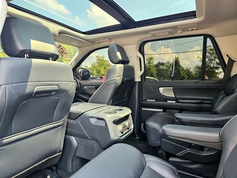 Used 2025 Ford Expedition Platinum w/ Driver's Package AWD/4WD image 28