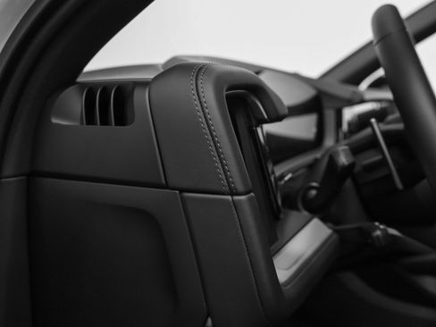 Certified 2026 Porsche Cayenne E-Hybrid AWD/4WD image 32
