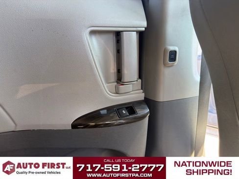 Used 2018 Toyota Sienna XLE w/ XLE Navigation Package FWD image 22