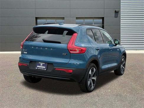 Used 2025 Volvo XC40 B5 Plus image 7