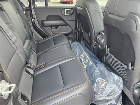 New 2025 Jeep Gladiator High Tide image 12