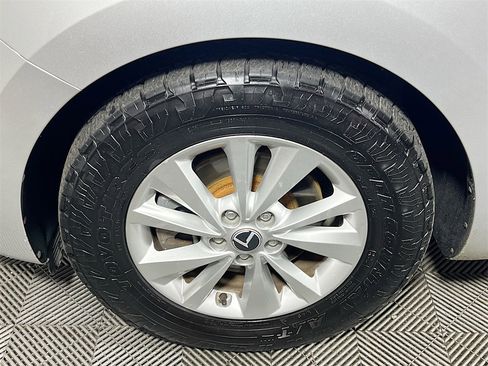 Used 2016 Kia Sedona LX w/ LX Convenience Package image 28