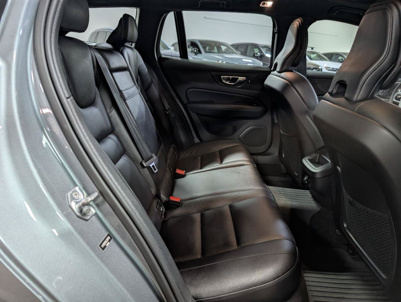Used 2020 Volvo V60 T5 Momentum FWD image 9