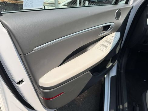 Certified 2025 Hyundai Sonata SEL AWD/4WD image 16