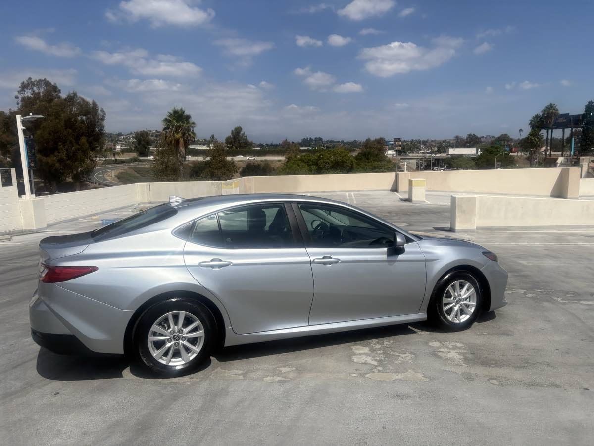 Used 2025 Toyota Camry LE FWD image 33