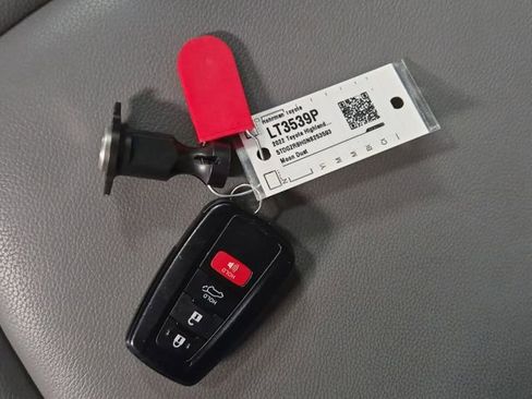 Used 2022 Toyota Highlander XLE image 30