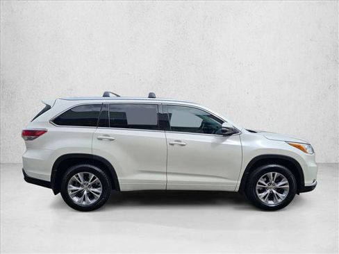 Used 2014 Toyota Highlander XLE AWD/4WD image 6