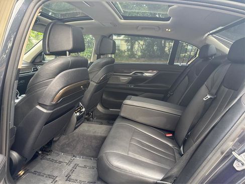 Used 2016 BMW 740i image 10