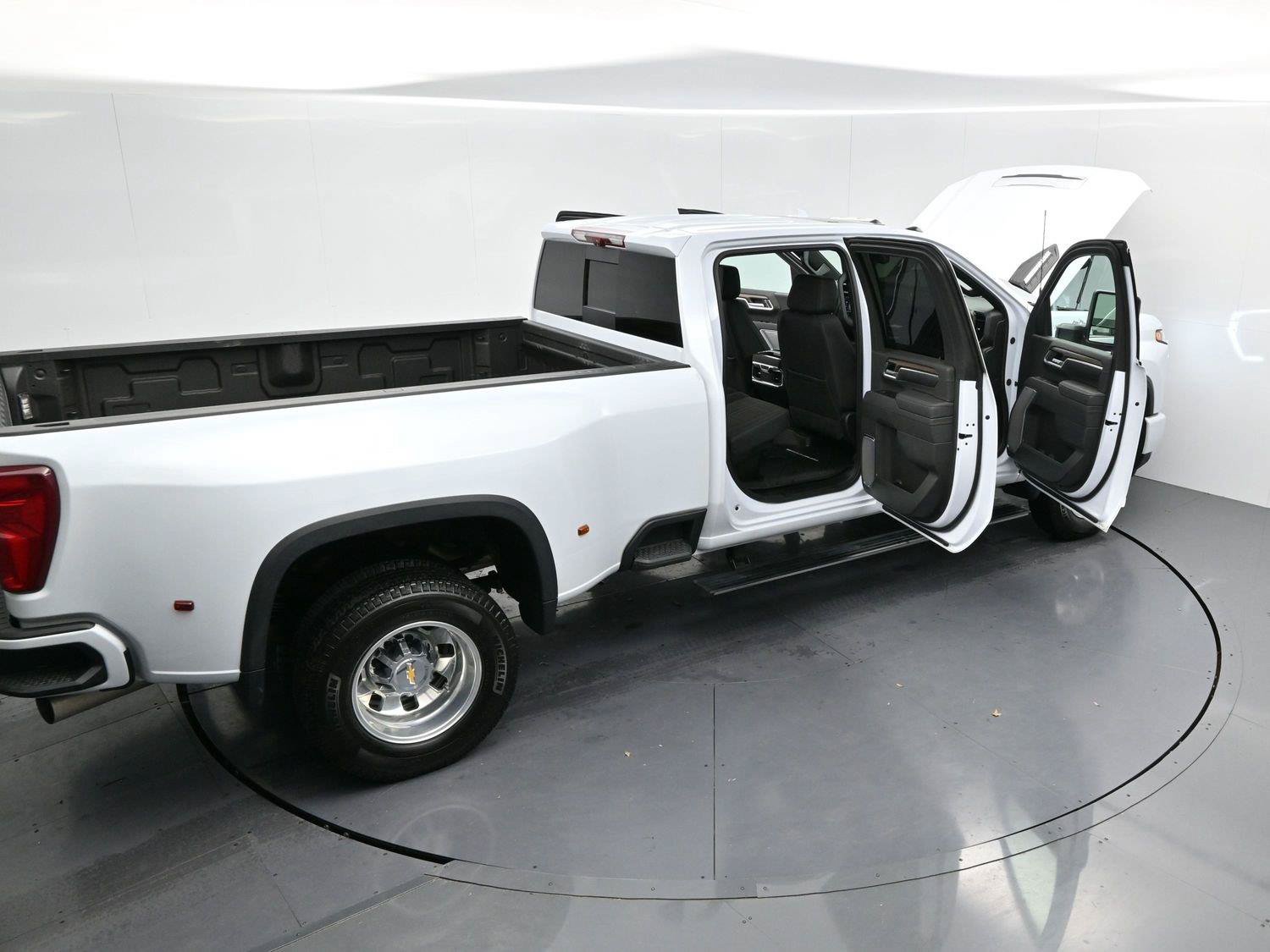 Used 2026 Chevrolet Silverado 3500 High Country w/ Technology Package AWD/4WD image 42