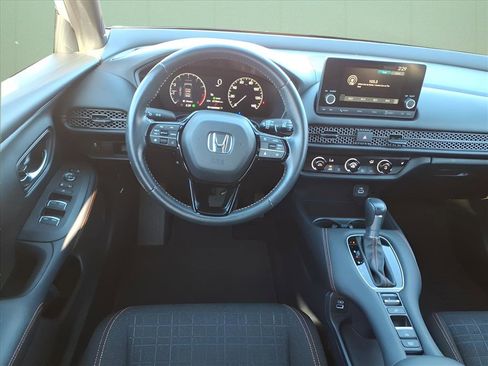 Used 2023 Honda HR-V Sport image 7