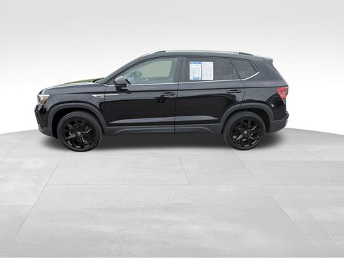 Used 2023 Volkswagen Taos SE FWD image 4