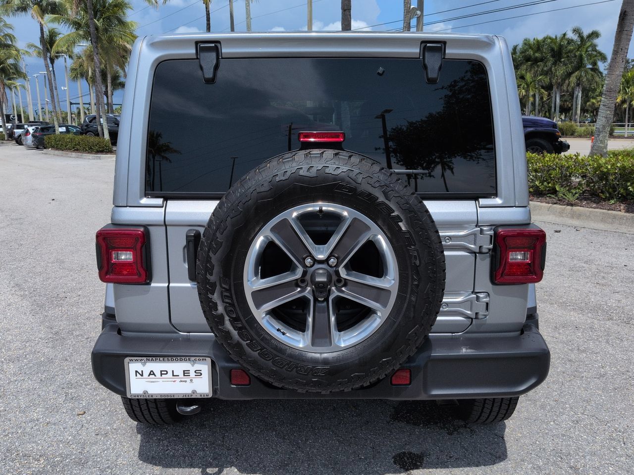 Used 2021 Jeep Wrangler Unlimited Sahara AWD/4WD image 6