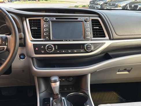 Used 2019 Toyota Highlander Limited Platinum AWD/4WD image 30