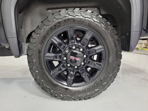 Used 2024 GMC Sierra 2500 AT4 w/ AT4 Premium Plus Package AWD/4WD image 9