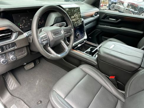 Used 2025 GMC Yukon XL Denali AWD/4WD image 9