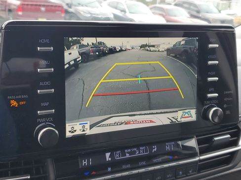 Used 2022 Toyota Sienna Limited image 30